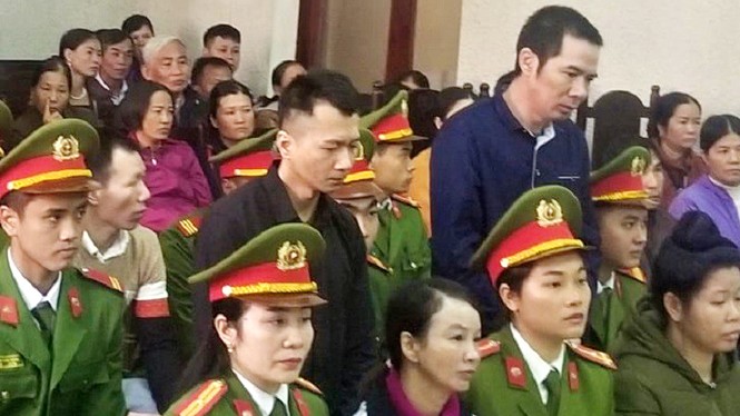 Mẹ nữ sinh giao gà tại Điện Biên bật khóc khi nhắc tới con gái tại tòa - ảnh 1