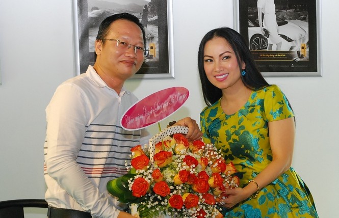 Hà Phương - vợ tỷ phú Chính Chu ra mắt sách tại Việt Nam - ảnh 4