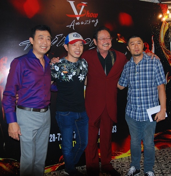 Chánh Tín, Thái Hòa, Charlie Nguyễn tới chúc mừng Vân Sơn mở show mới - ảnh 3