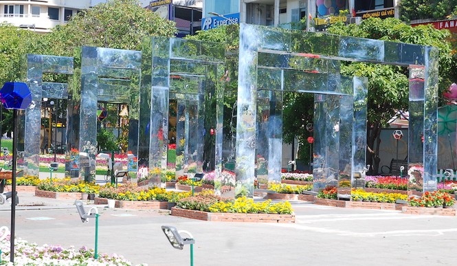 Ngắm đường hoa Nguyễn Huệ trước giờ khai mạc - ảnh 10