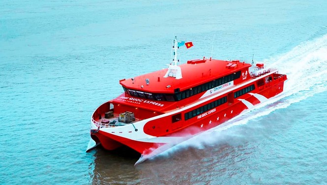 Sửa xong tàu cao tốc chở 500 khách gặp sự cố trên biển - ảnh 1