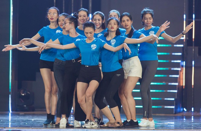 Hé lộ hình ảnh tổng duyệt Chung khảo Miss World Việt Nam trước 'giờ G' - ảnh 4