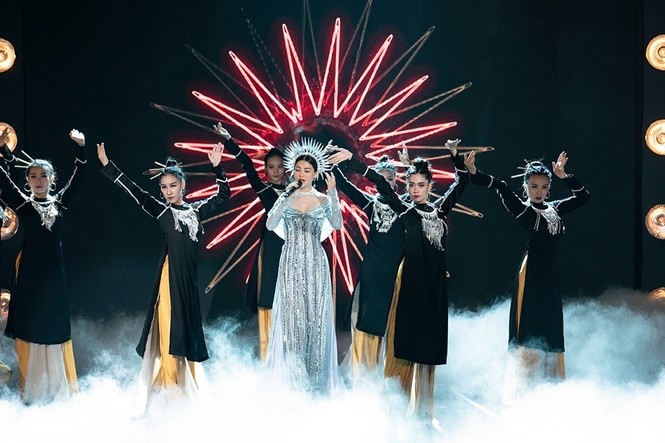 Chung khảo Miss World Việt Nam - Đạo diễn Hoàng Nhật Nam tiếp tục gây 'sốc' - ảnh 1