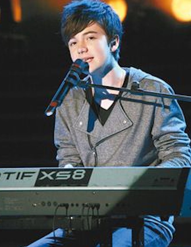 Thần đồng âm nhạc Mỹ Greyson Chance đến Việt Nam - ảnh 1