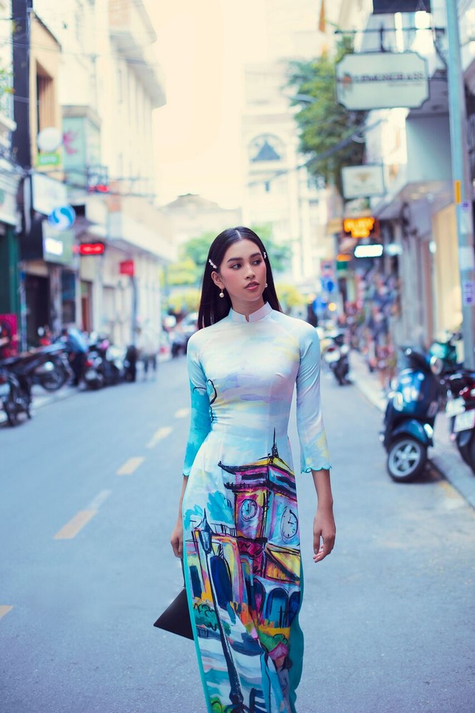 Hoa hậu Tiểu Vy khoe đường cong cơ thể tuyệt đẹp với áo dài - ảnh 4