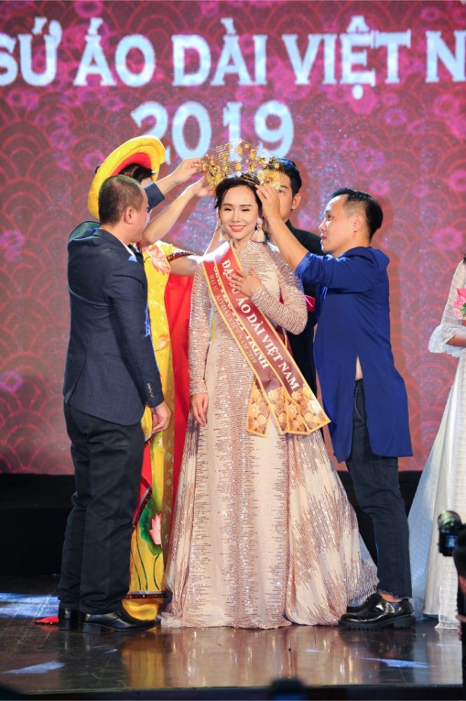Nữ doanh nhân Thủ đô đăng quang cuộc thi Đại sứ áo dài Việt Nam - ảnh 3