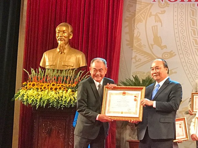 NSND Việt Anh: 'Lão công bộc' của sàn diễn - ảnh 4