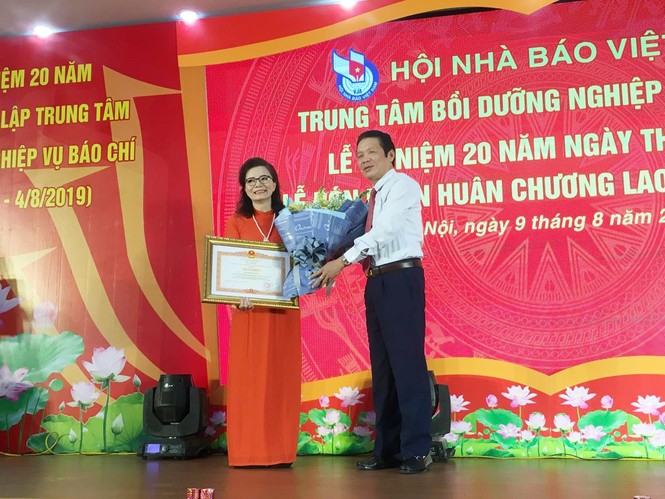 Trung tâm Bồi dưỡng nghiệp vụ báo chí nhận Huân chương Lao động hạng Nhì - ảnh 2
