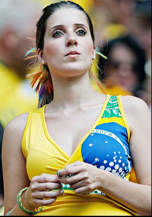 Dàn cổ động viên sexy 'thiêu đốt' khán đài World Cup - ảnh 14