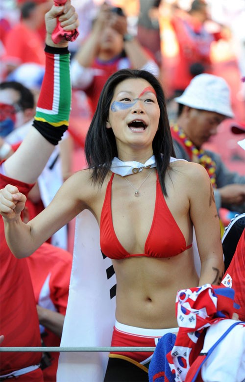 Dàn cổ động viên sexy 'thiêu đốt' khán đài World Cup - ảnh 2