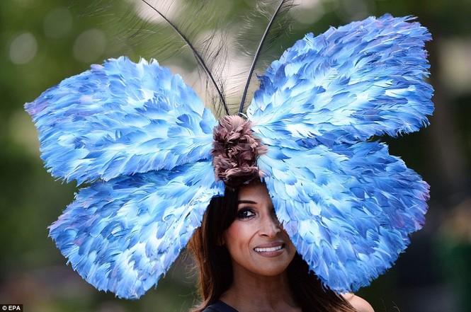 Những chiếc mũ độc đáo tại lễ hội đua ngựa Royal Ascot - ảnh 1