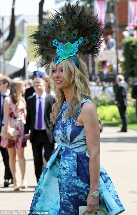 Những chiếc mũ độc đáo tại lễ hội đua ngựa Royal Ascot - ảnh 8