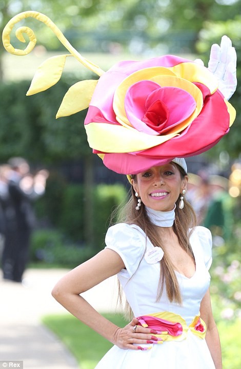 Những chiếc mũ độc đáo tại lễ hội đua ngựa Royal Ascot - ảnh 11