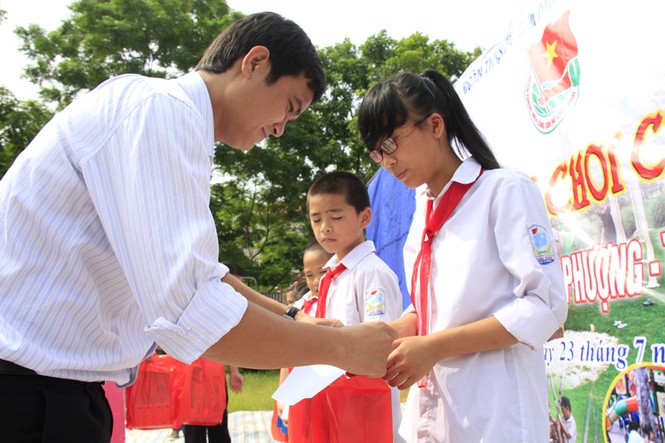 Tặng quà tri ân thương binh, gia đình liệt sỹ - ảnh 3