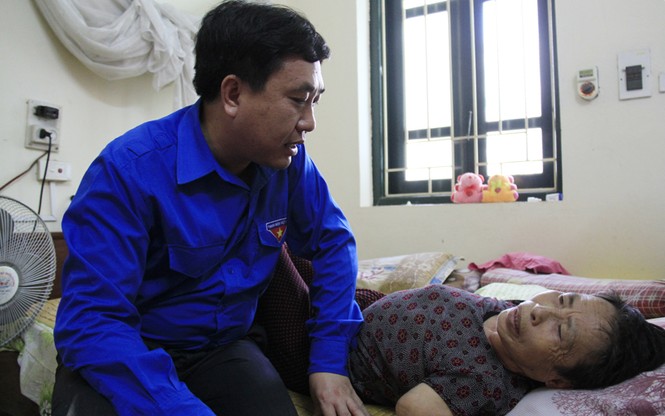 Tặng quà tri ân thương binh, gia đình liệt sỹ - ảnh 8