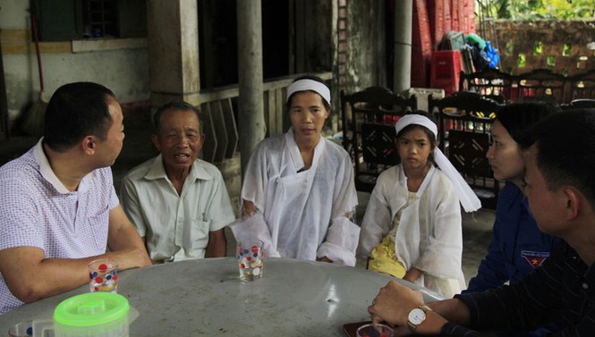 Doanh nghiệp cùng báo Tiền phong trao quà hỗ trợ người dân vùng lũ Quảng Bình - ảnh 6