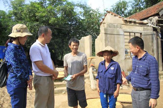 Doanh nghiệp cùng báo Tiền phong trao quà hỗ trợ người dân vùng lũ Quảng Bình - ảnh 8