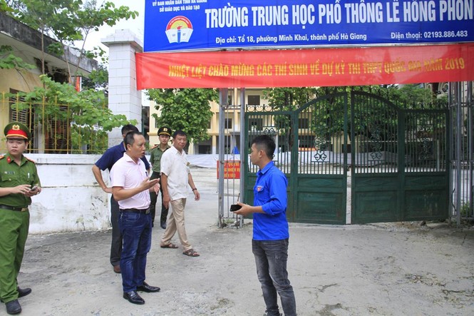 Cảnh sát hú còi xe chuyên dụng hộ tống thí sinh ngủ muộn đến điểm thi - ảnh 2