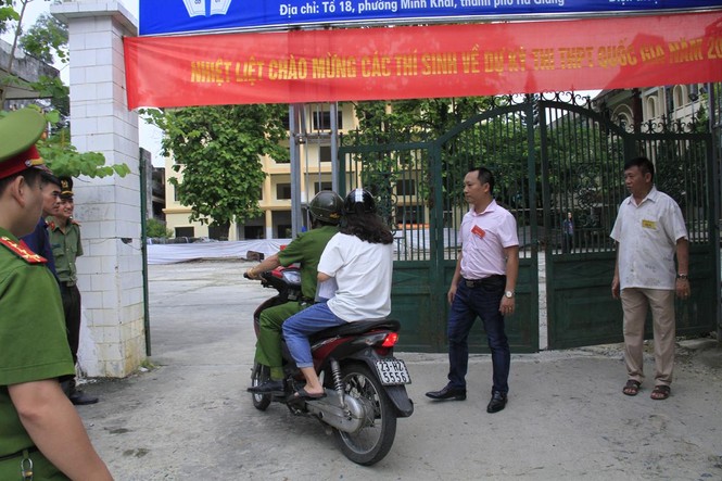 Cảnh sát hú còi xe chuyên dụng hộ tống thí sinh ngủ muộn đến điểm thi - ảnh 5