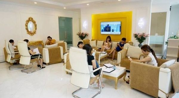 Bị tố lừa cho vay mua mỹ phẩm, FE Credit nói gì? - ảnh 1