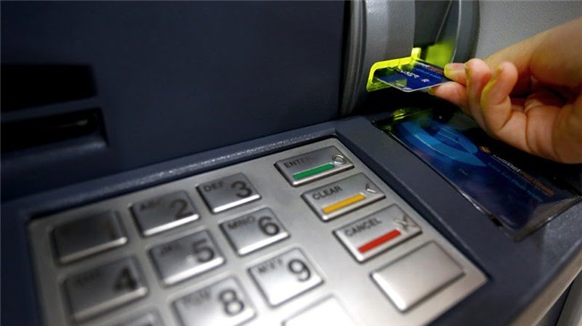 Bộ Công thương yêu cầu ngân hàng báo cáo việc tăng phí ATM - ảnh 1