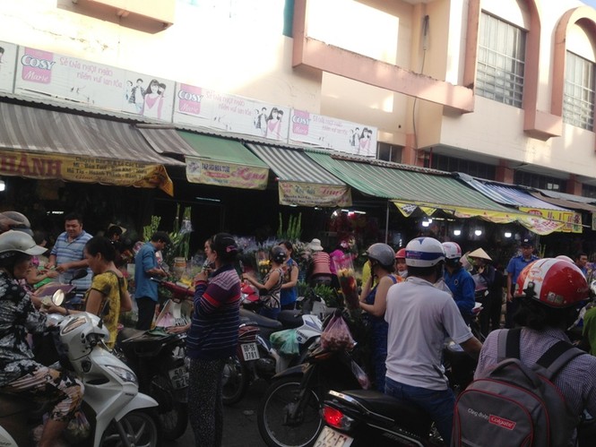 Thị trường rằm tháng 7: Đắt đồ chay, đìu hiu đồ mã ở TPHCM - ảnh 10