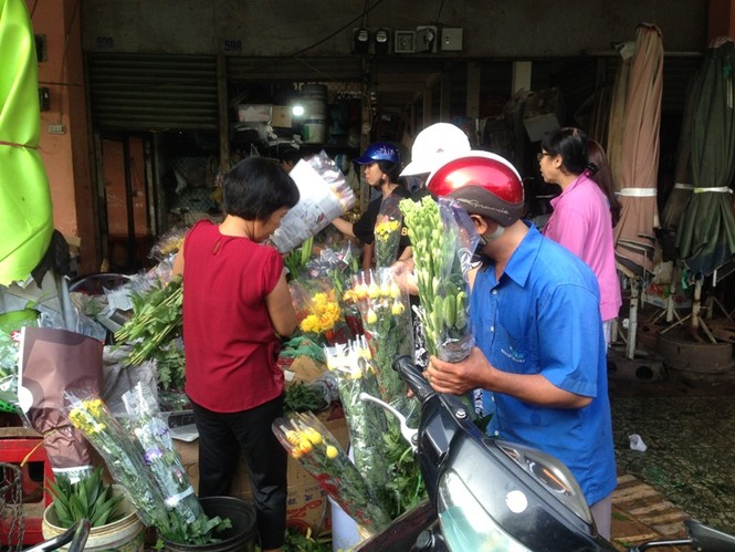 Thị trường rằm tháng 7: Đắt đồ chay, đìu hiu đồ mã ở TPHCM - ảnh 6