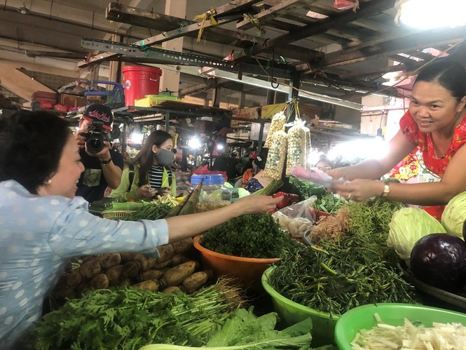 Sợ dịch tả, thịt heo ở Sài Gòn ế chỏng chơ - ảnh 5