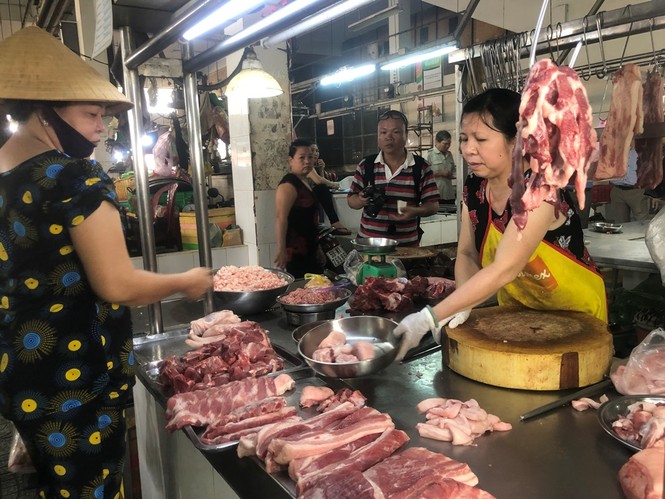 Sợ dịch tả, thịt heo ở Sài Gòn ế chỏng chơ - ảnh 2