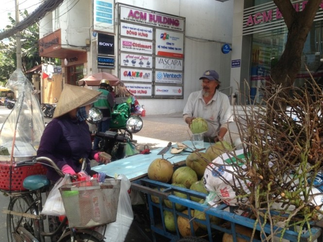 Nắng như lửa đốt: Hoa quả, điều hòa 'đắt như tôm tươi' - ảnh 3