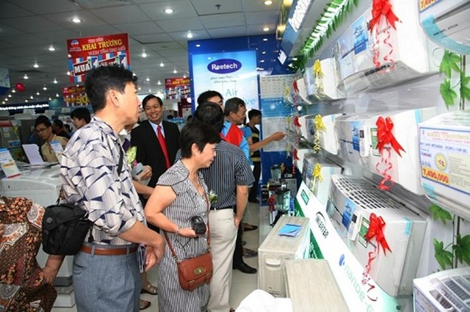 Nắng như lửa đốt: Hoa quả, điều hòa 'đắt như tôm tươi' - ảnh 1