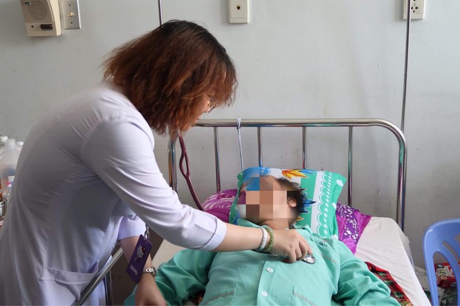 Ngưng tim hơn một giờ, nam dược sĩ được cứu sống ngoạn mục - ảnh 1