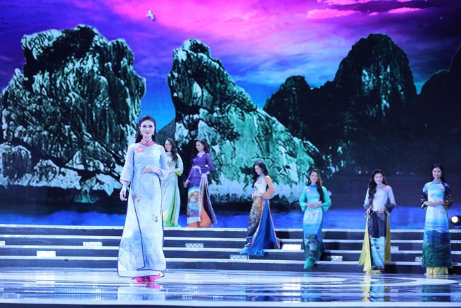 Thí sinh chung kết HHVN 2018 khoe dáng quyến rũ với áo dài - ảnh 9