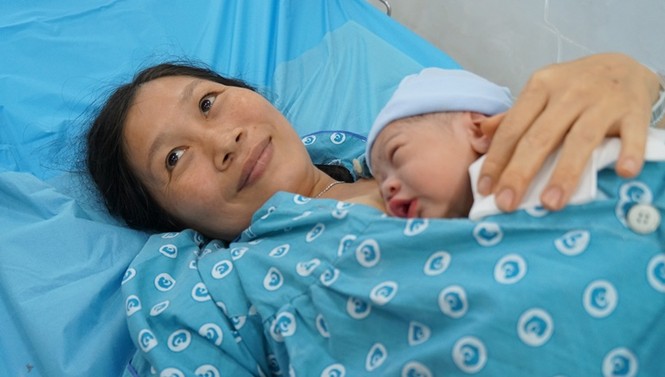 TPHCM: 6 cháu bé đồng loạt chào đời đúng khoảnh khắc giao thừa - ảnh 1