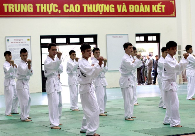 Diễn võ thuật công phá khai mạc Ngày hội văn hóa thể thao - ảnh 4