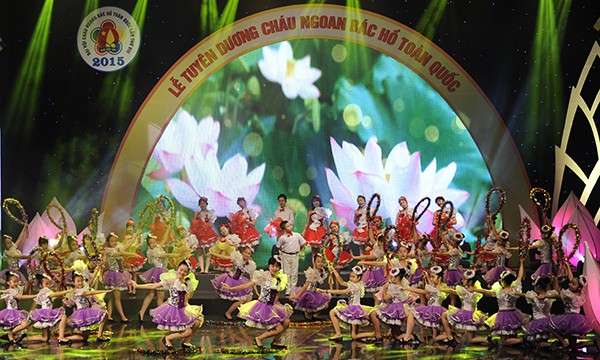 Toàn cảnh Lễ Tuyên dương Cháu ngoan Bác Hồ toàn quốc 2015 - ảnh 8
