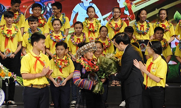 Toàn cảnh Lễ Tuyên dương Cháu ngoan Bác Hồ toàn quốc 2015 - ảnh 4