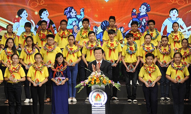 Toàn cảnh Lễ Tuyên dương Cháu ngoan Bác Hồ toàn quốc 2015 - ảnh 1