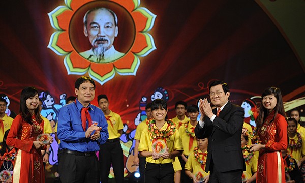 Toàn cảnh Lễ Tuyên dương Cháu ngoan Bác Hồ toàn quốc 2015 - ảnh 5