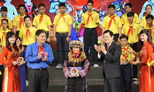Toàn cảnh Lễ Tuyên dương Cháu ngoan Bác Hồ toàn quốc 2015 - ảnh 2