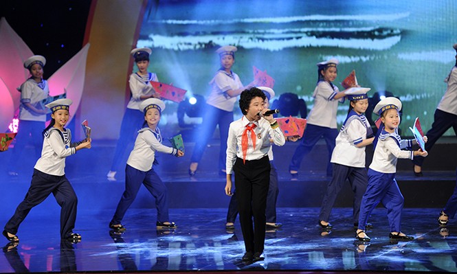 Toàn cảnh Lễ Tuyên dương Cháu ngoan Bác Hồ toàn quốc 2015 - ảnh 10