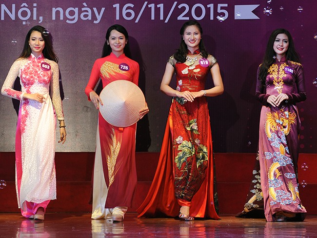 Ngắm nữ sinh viên Việt Nam duyên dáng áo dài - ảnh 1
