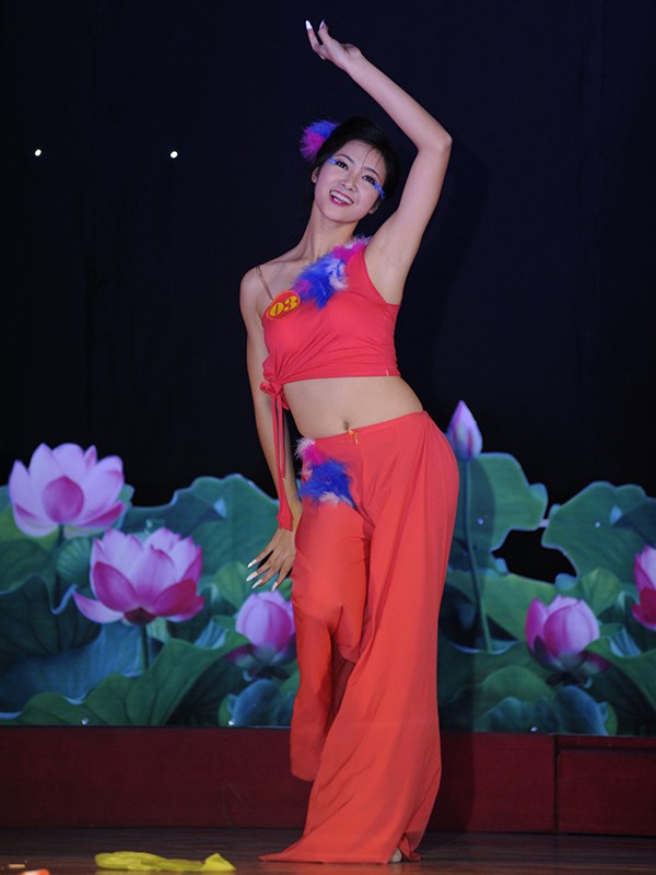 Màn vũ đạo gợi cảm của Hoa khôi Học viện An ninh - ảnh 10