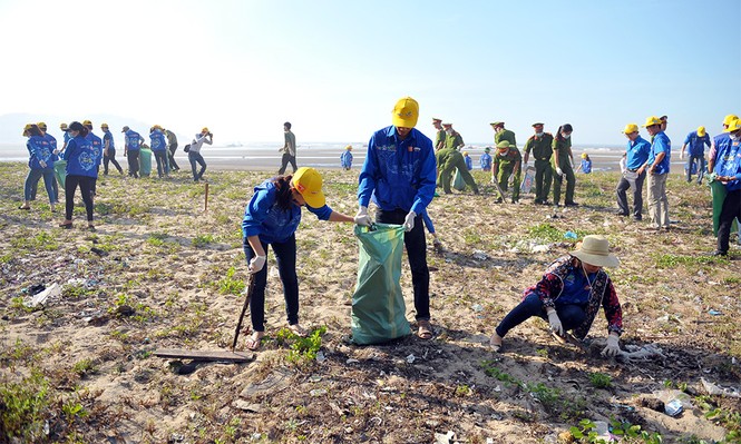 Hàng ngàn đoàn viên thanh niên tham gia làm sạch biển - ảnh 11