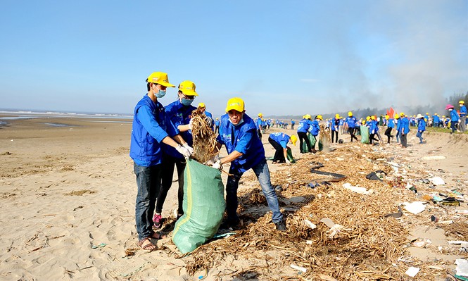 Hàng ngàn đoàn viên thanh niên tham gia làm sạch biển - ảnh 10