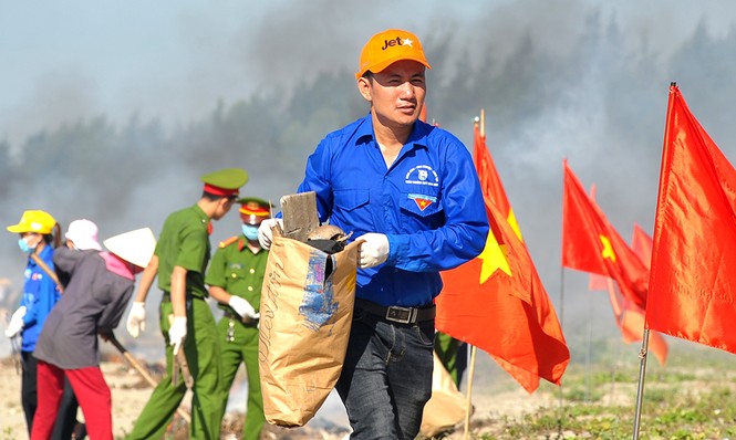 Hàng ngàn đoàn viên thanh niên tham gia làm sạch biển - ảnh 14