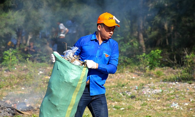 Hàng ngàn đoàn viên thanh niên tham gia làm sạch biển - ảnh 17