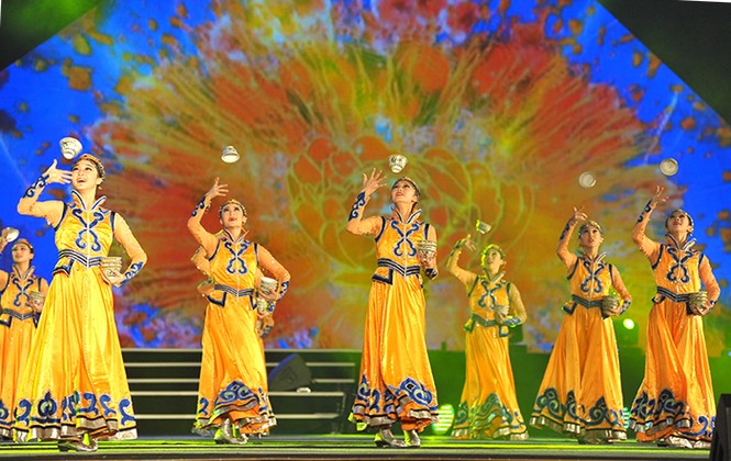 Sôi nổi giao lưu nghệ thuật Liên hoan Thanh niên Việt – Trung 2016 - ảnh 6