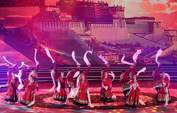 Sôi nổi giao lưu nghệ thuật Liên hoan Thanh niên Việt – Trung 2016 - ảnh 13