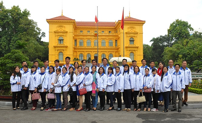 Xúc động nghe lời chia sẻ của 42 giáo viên bám đảo gieo chữ - ảnh 11